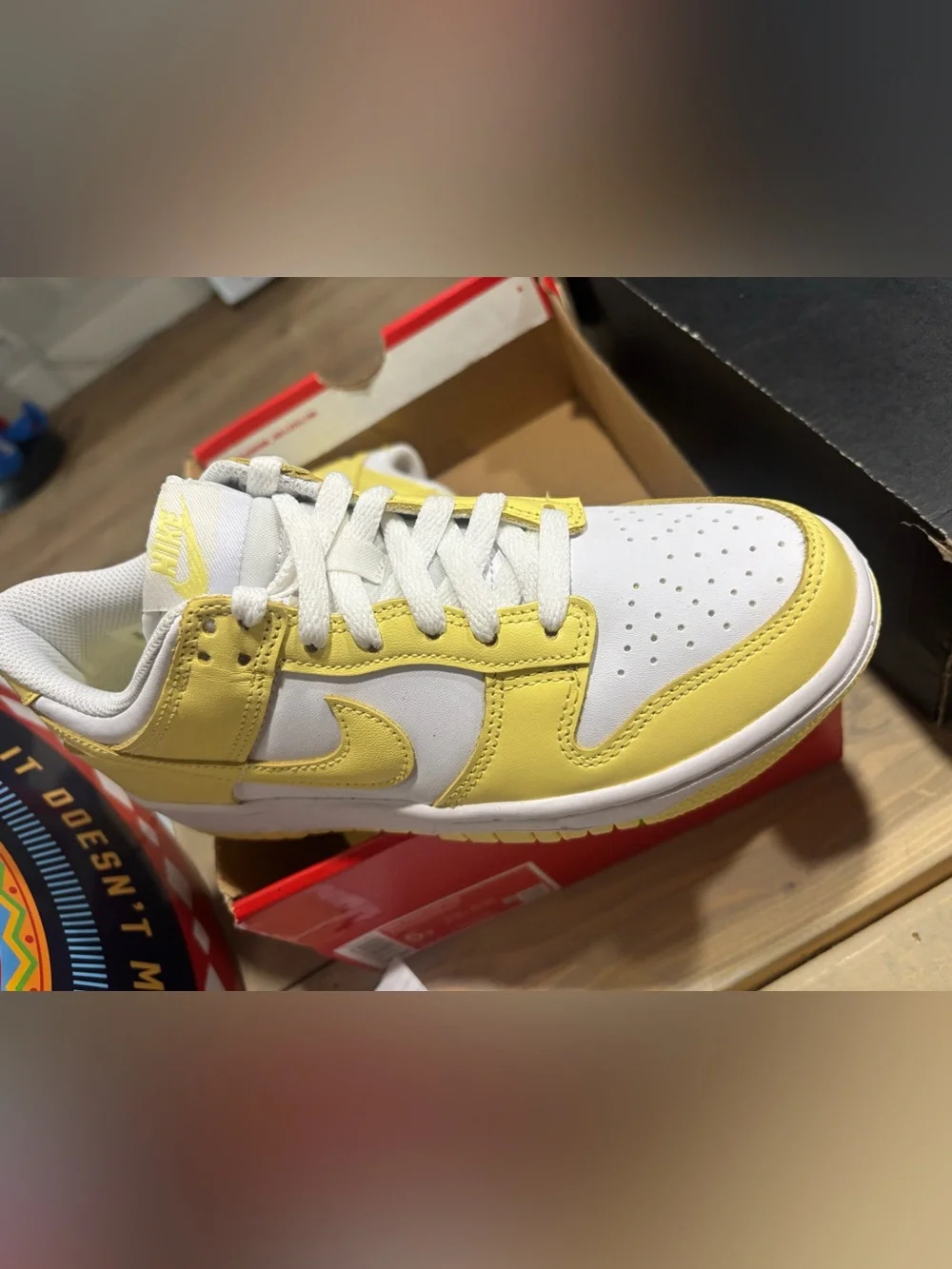 Nike Kids Low-Top Sneakers in White & Yellow